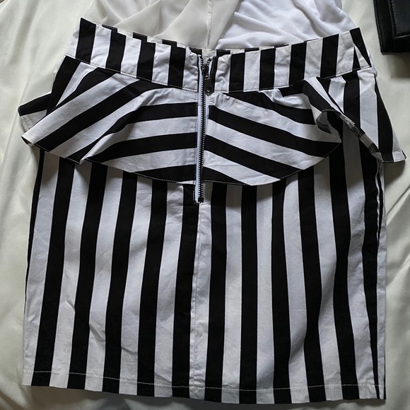 Papaya Black & White Striped Mini Skirt - Picture 2 of 4